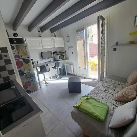 Maison Mitoyenne Avec Terrasse Et Parking - Marseillan-plage - Fr-1-326-871 *